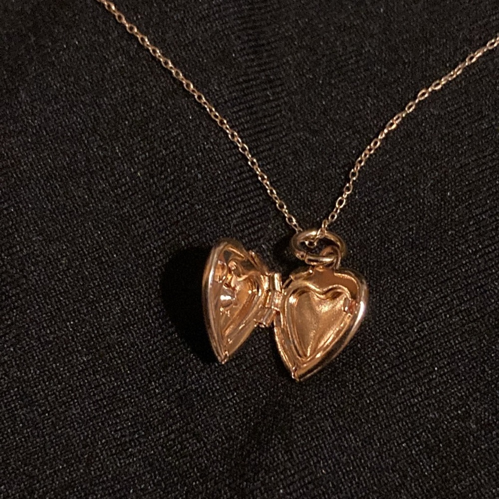 NEW!! Tiny Delicate Gold Heart Locket - Picture 6 of 10